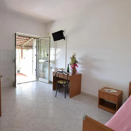 Apartament In 049 *