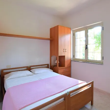 Apartament In 049 *